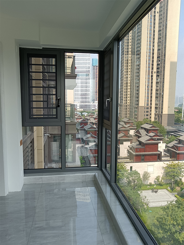 打造現(xiàn)代家居，選擇鋁合金門窗的五大理由